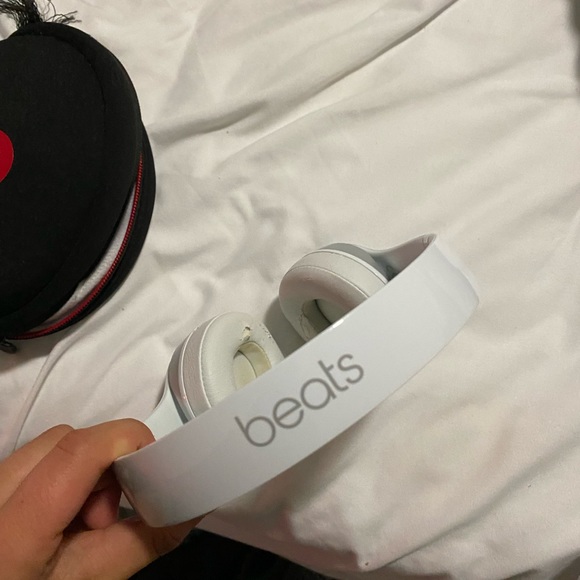 White beats - Picture 2 of 6